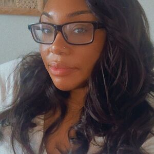 Meet your Posher, Cierra